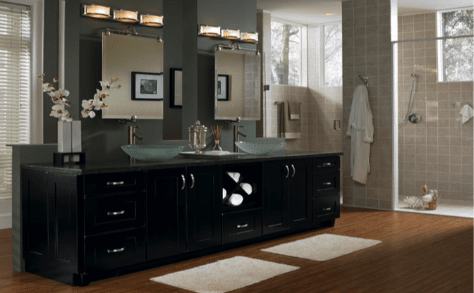 Full Bathroom 8