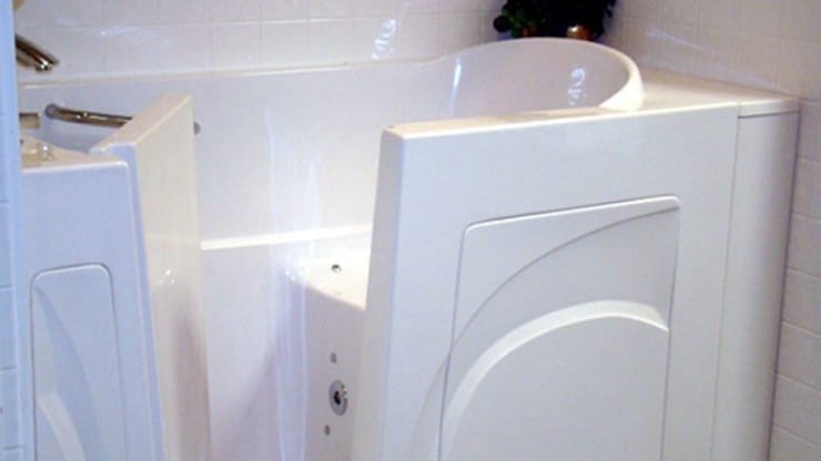 Full Bathroom 13